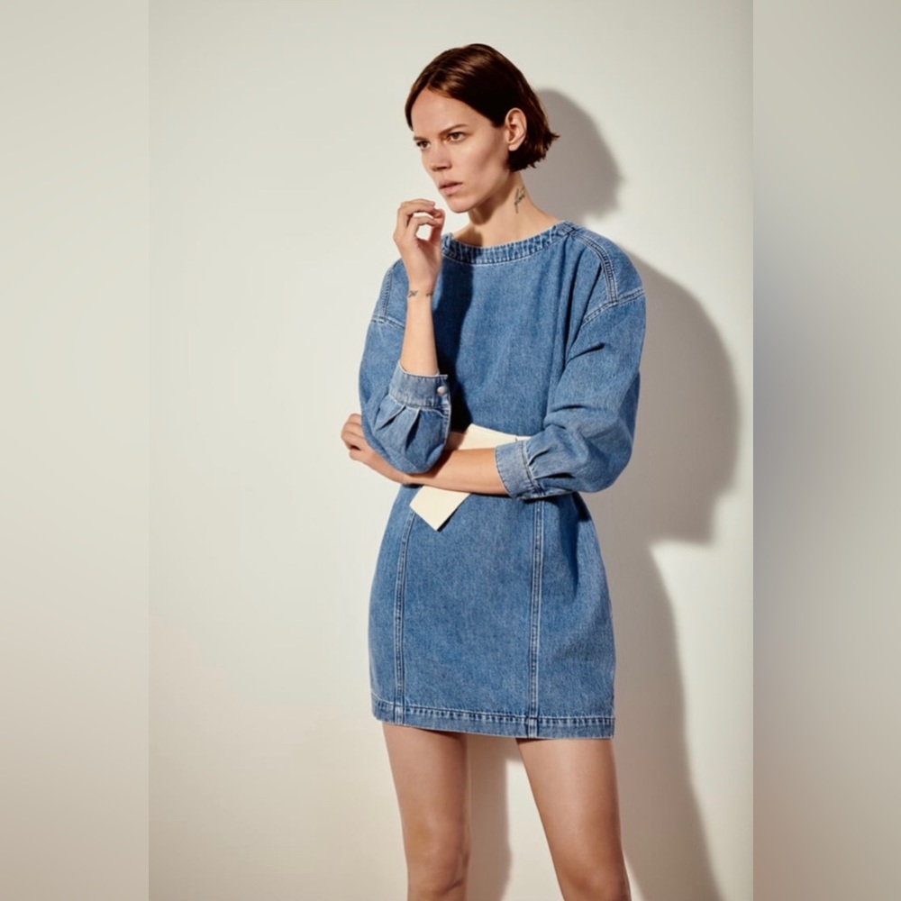 🌸Zara belted denim dress, Looks stunning on.It has beautiful distressing look